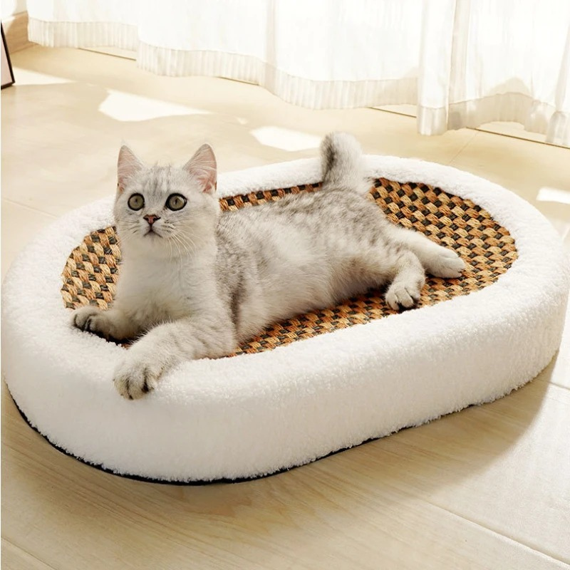 ScratchLounge - Lujosa cama para gatos de felpa con superficie que se puede rayar